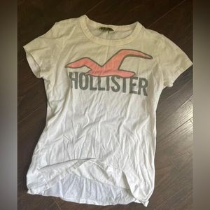 T-Shirt. Gently worn. Fits like a small/medium. Hollister.